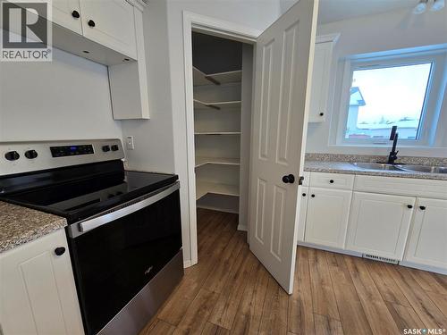 403 Gordon Road, Saskatoon, SK - Indoor Photo Showing Kitchen With Double Sink