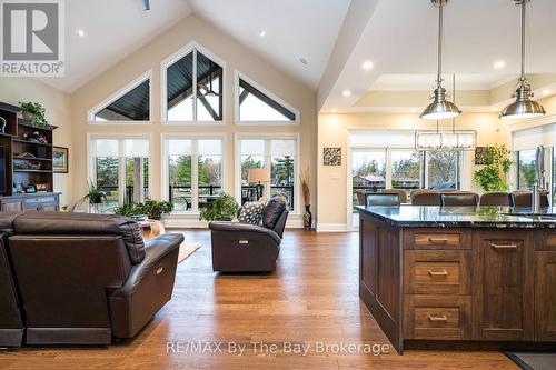 18 Edgewater Road, Wasaga Beach, ON - Indoor Photo Showing Living Room