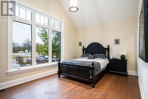18 Edgewater Road, Wasaga Beach, ON - Indoor Photo Showing Kitchen With Double Sink