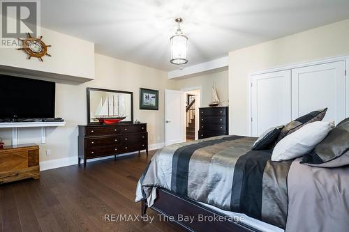 18 Edgewater Road, Wasaga Beach, ON - Indoor Photo Showing Living Room