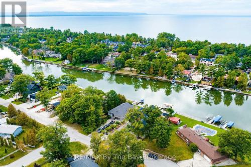 18 Edgewater Road, Wasaga Beach, ON - Indoor Photo Showing Bedroom