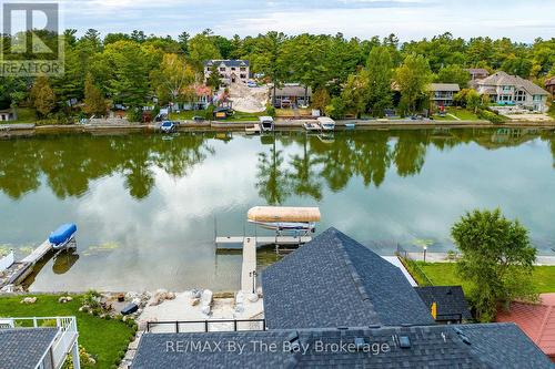 18 Edgewater Road, Wasaga Beach, ON - Indoor Photo Showing Bedroom