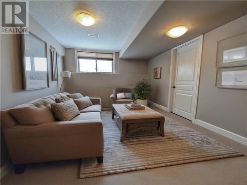 156 Eclipse Crescent, Greater Sudbury, ON - Indoor Photo Showing Living Room
