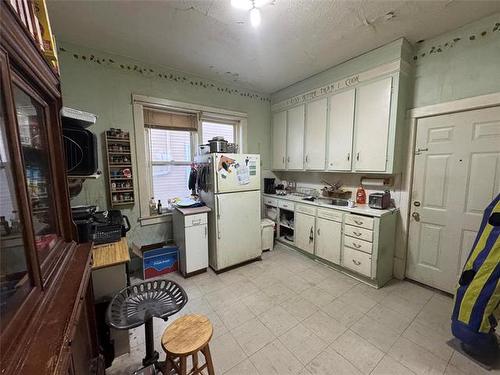 433 Burrows Ave, Winnipeg, MB 