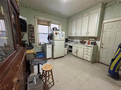 433 Burrows Ave, Winnipeg, MB 