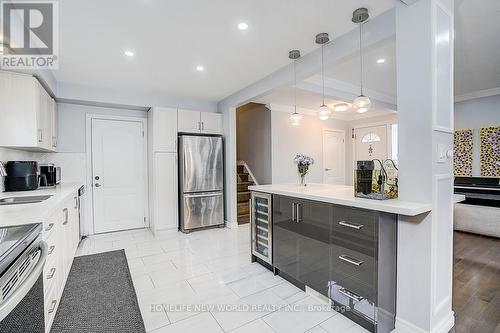 47 Manorglen Crescent, Toronto, ON - Indoor Photo Showing Kitchen