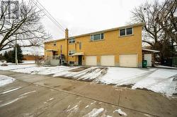 2 - 230 SHERWOOD AVENUE  Kitchener, ON N2B 1K3