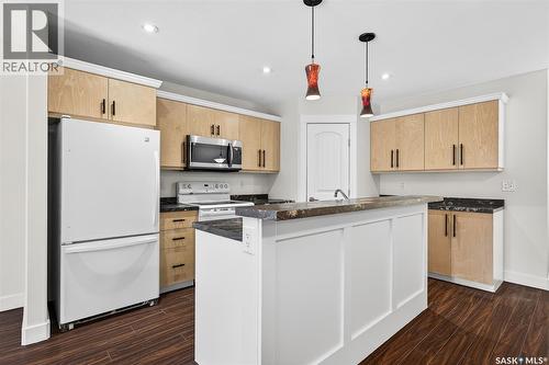 915 Athabasca Street E, Moose Jaw, SK - Indoor Photo Showing Kitchen