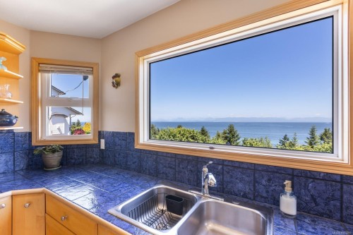 6348 Eagles Dr, Courtenay, BC 