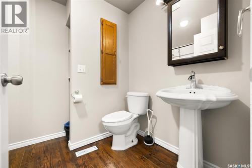 1230 Victoria Avenue, Regina, SK - Indoor Photo Showing Bathroom