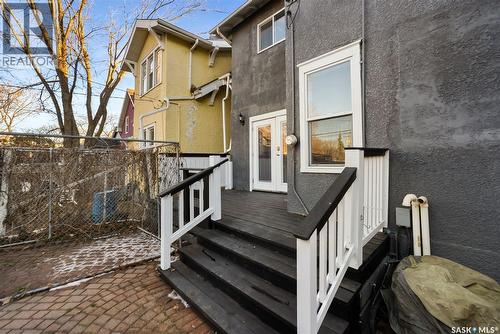 1230 Victoria Avenue, Regina, SK - Outdoor