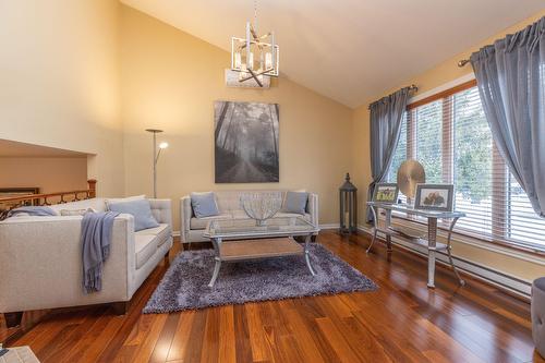 Salon - 275 Rue De Thèbes, Laval (Vimont), QC - Indoor Photo Showing Living Room