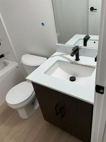 129 5Th Avenue, Swan River, MB - Indoor Photo Showing Bathroom