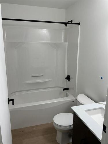 129 5Th Avenue, Swan River, MB - Indoor Photo Showing Bathroom