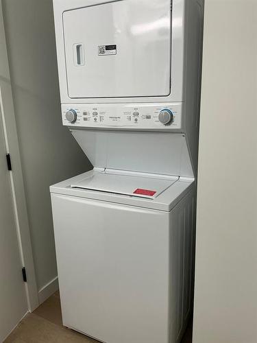 129 5Th Avenue, Swan River, MB - Indoor Photo Showing Laundry Room