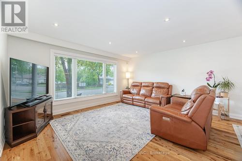 175 Connaught Crescent, Caledon, ON - Indoor Photo Showing Living Room