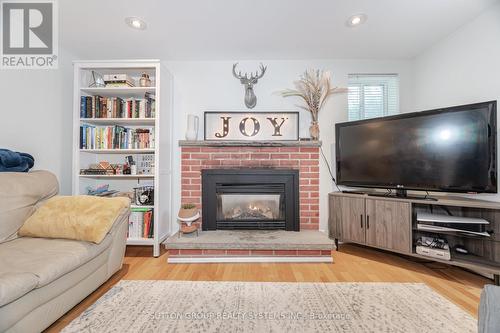 175 Connaught Crescent, Caledon, ON - Indoor Photo Showing Living Room With Fireplace