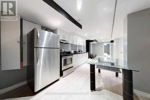5940 Ridgecrest Trail, Mississauga, ON - Indoor Photo Showing Kitchen