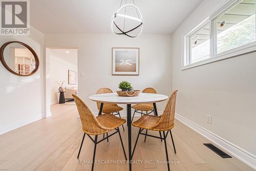 131 Welbourn Drive, Hamilton, ON - Indoor Photo Showing Dining Room