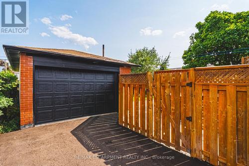 131 Welbourn Drive, Hamilton, ON - Outdoor