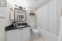 Main 4-piece Bathroom - 