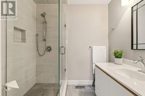 24 - 2407 Woodward Avenue, Burlington, ON - Indoor Photo Showing Bathroom