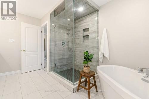 24 - 2407 Woodward Avenue, Burlington, ON - Indoor Photo Showing Bathroom