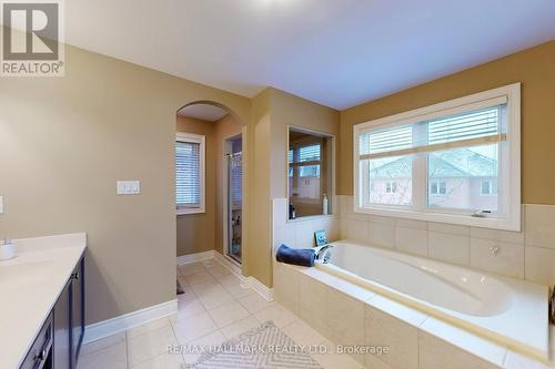 192 Tonner Crescent, Aurora, ON - Indoor Photo Showing Bathroom