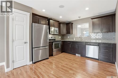 405 212 Willis Crescent, Saskatoon, SK - Indoor Photo Showing Kitchen With Stainless Steel Kitchen With Upgraded Kitchen
