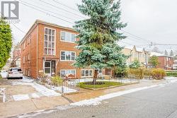 3 - 295 INDIAN GROVE W  Toronto, ON M6P 2H6