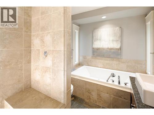 667 Devonian Avenue, Kelowna, BC - Indoor Photo Showing Bathroom