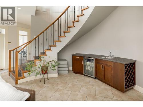 667 Devonian Avenue, Kelowna, BC - Indoor Photo Showing Other Room