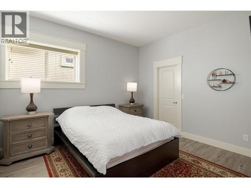 667 Devonian Avenue, Kelowna, BC - Indoor Photo Showing Bedroom