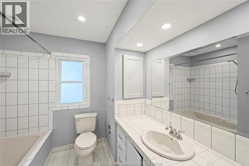 1987 Buckingham, Windsor, ON - Indoor Photo Showing Bathroom