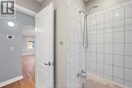 1987 Buckingham, Windsor, ON - Indoor Photo Showing Bathroom