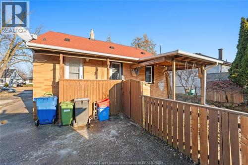 1987 Buckingham, Windsor, ON - Outdoor