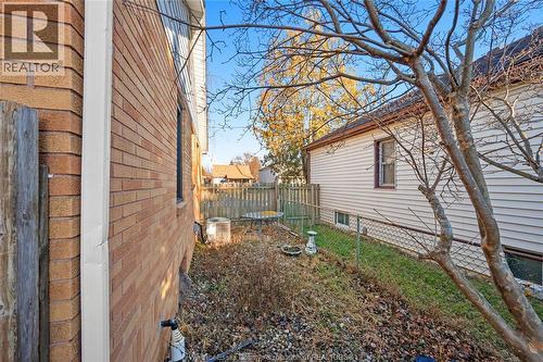 1987 Buckingham, Windsor, ON - Outdoor