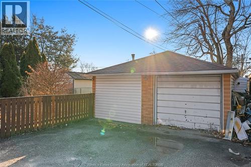 1987 Buckingham, Windsor, ON - Outdoor