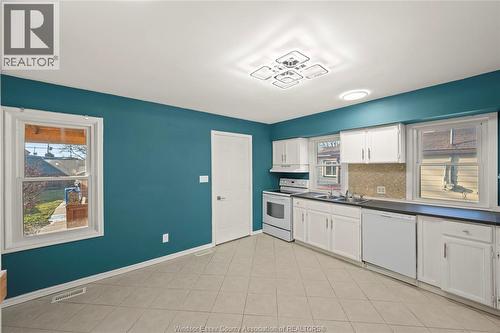 1987 Buckingham, Windsor, ON - Indoor Photo Showing Kitchen With Double Sink