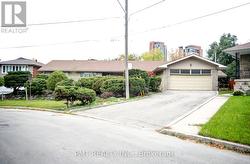 16 CAROUSEL COURT  Toronto, ON M6B 3M1