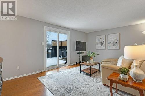 34 Rosebank Crescent, Kitchener, ON - Indoor Photo Showing Living Room