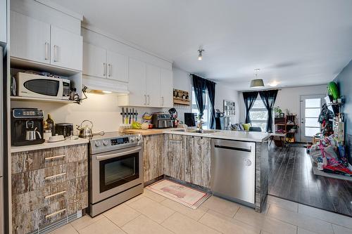 Cuisine - 41 Rue Robitaille, Sainte-Adèle, QC - Indoor Photo Showing Kitchen