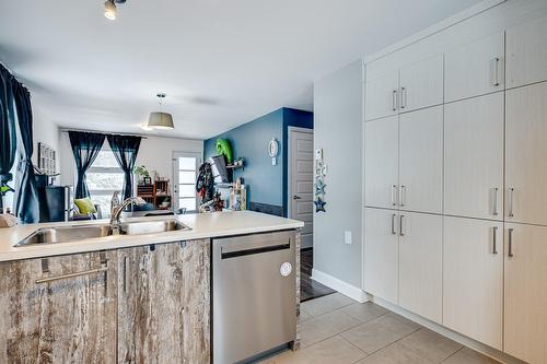 Cuisine - 41 Rue Robitaille, Sainte-Adèle, QC - Indoor Photo Showing Kitchen With Double Sink