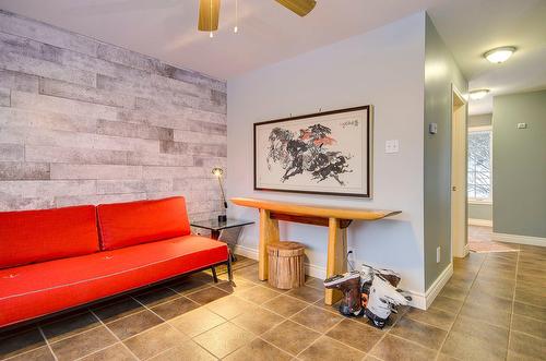 Salle familiale - 191 Ch. Des Pinsons, Sutton, QC 