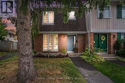 218 - 440 KINTYRE PRIVATE  Ottawa, ON K2C 3M9