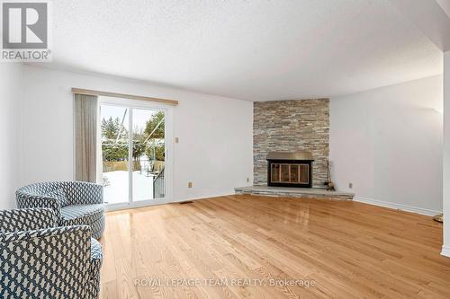 2534 Southvale Crescent, Ottawa, ON - Indoor Photo Showing Living Room With Fireplace