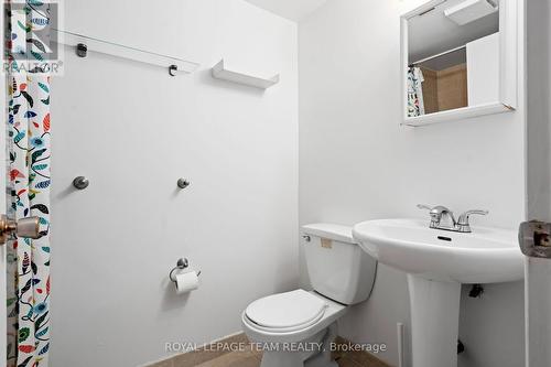 2534 Southvale Crescent, Ottawa, ON - Indoor Photo Showing Bathroom