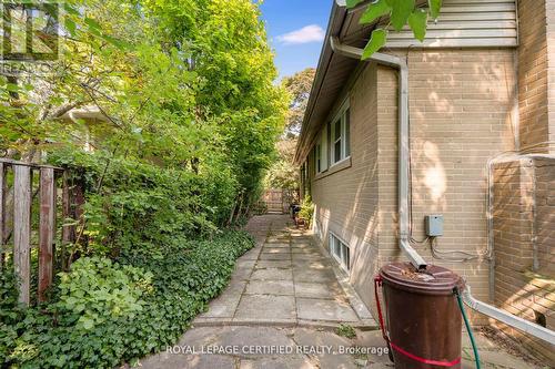 122 Selgrove Crescent, Oakville, ON - Outdoor