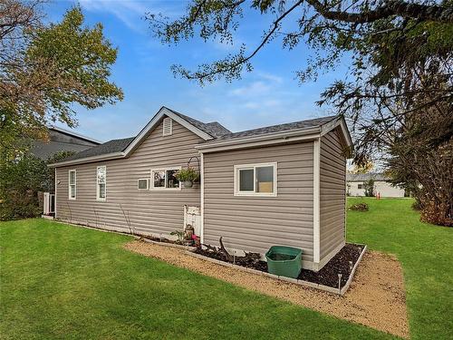 329 Main Street, Wawanesa, MB - Outdoor