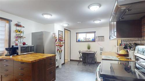 329 Main Street, Wawanesa, MB - Indoor